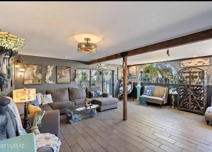 Beautifully Bewitching Mansion Indoor Pool Holiday home *