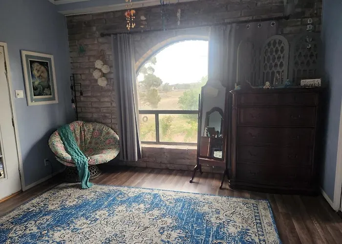 Beautifully Bewitching Mansion Indoor Pool Holiday home *