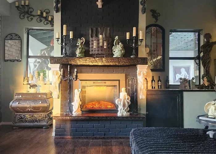 Beautifully Bewitching Mansion Indoor Pool Holiday home